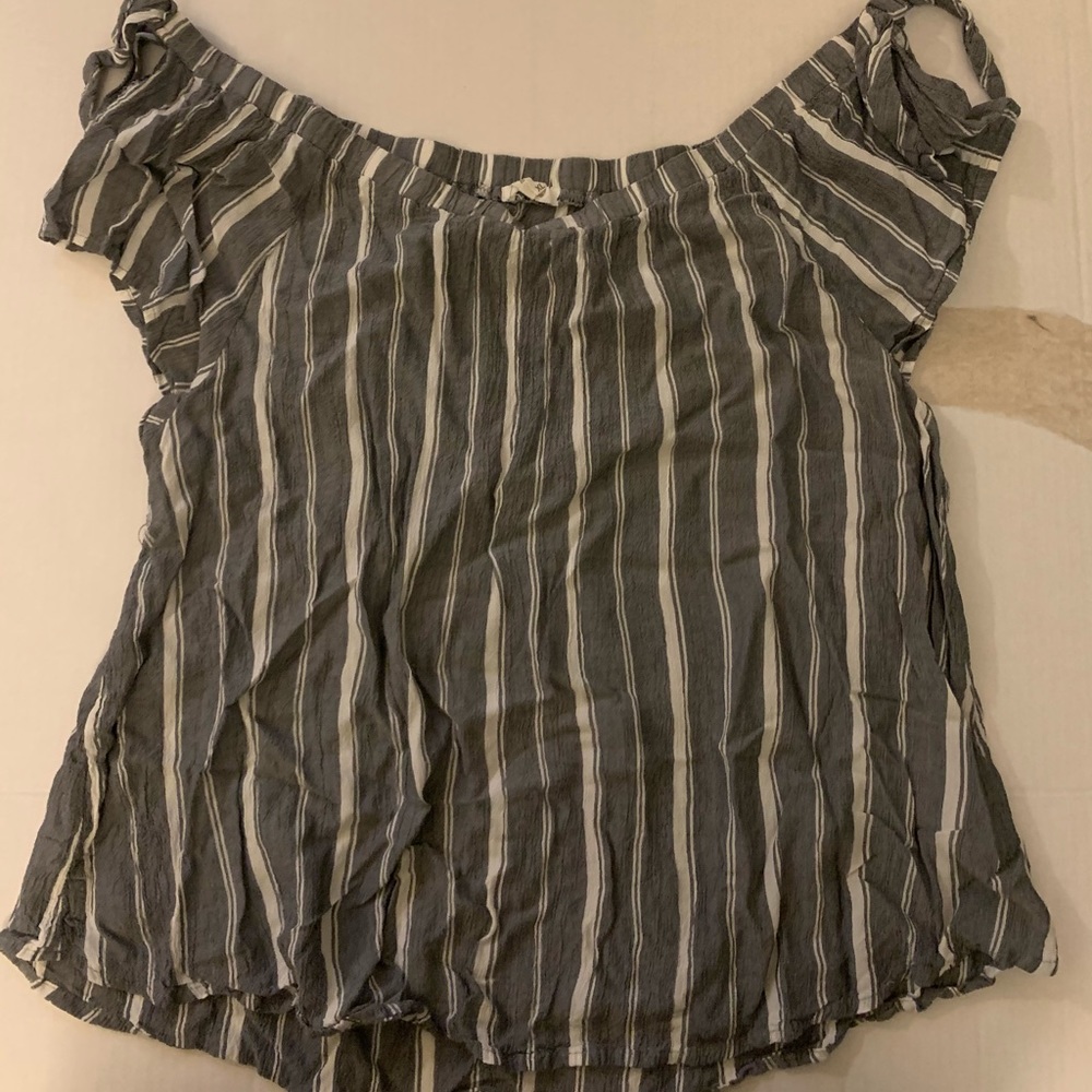 ✨MOVING SALE✨ Off the Shoulder Blouse